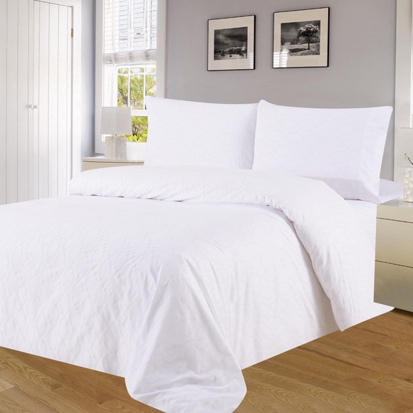 Kate & Co. Other - ✨SALE✨Queen 4pc White Loop Bedsheets